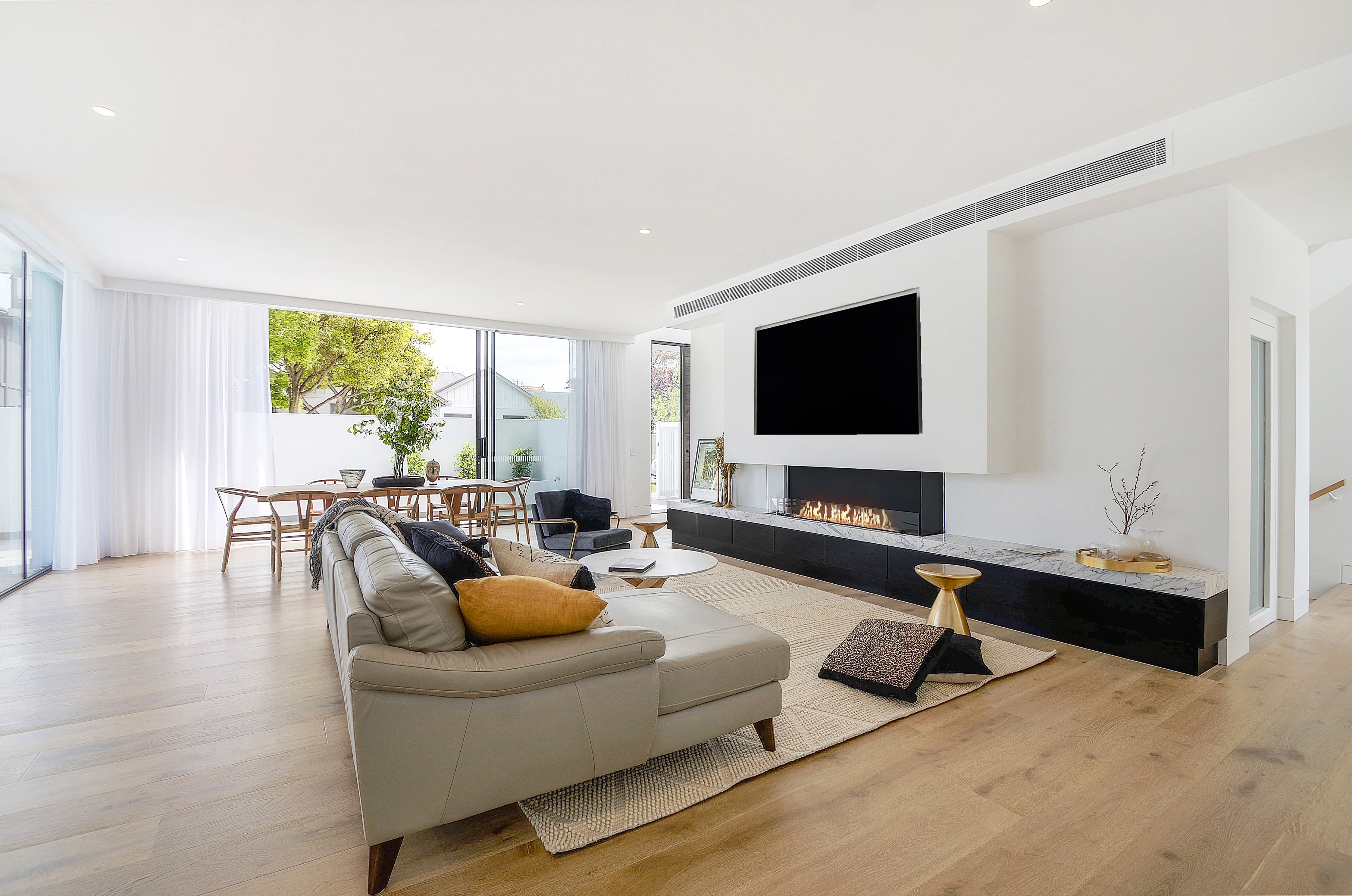 EcoSmart Fire Flex 86BY.BXL Bay Fireplace Insert